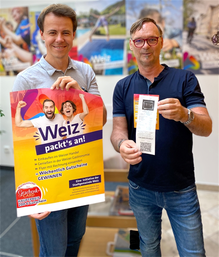 Projektleiter Patrick König und Bgm. Erwin Eggenreich freuen sich über die Neuauflage der erfolgreichen Gutschein-Initiative „Weiz packt´s an!“